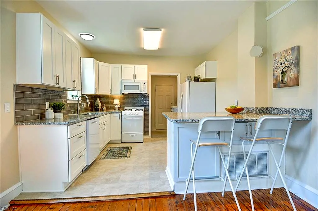 2103 Roanoke AVE, Newport News — 2 bed Residential, 821 sqft