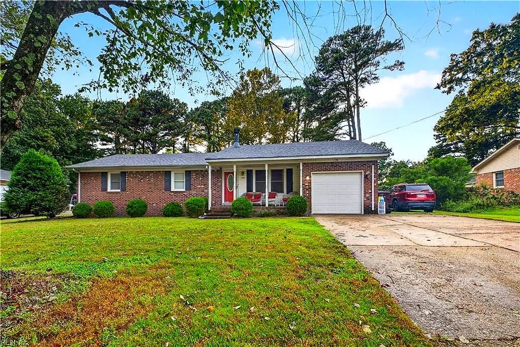 656 Hillwell RD, CHESAPEAKE VA 23322