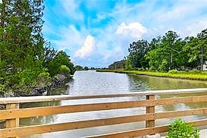 1008 Beach RD, HAMPTON VA 23664