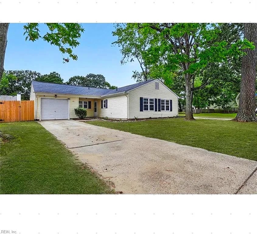 20 Sanlun Lakes DR, HAMPTON VA 23666