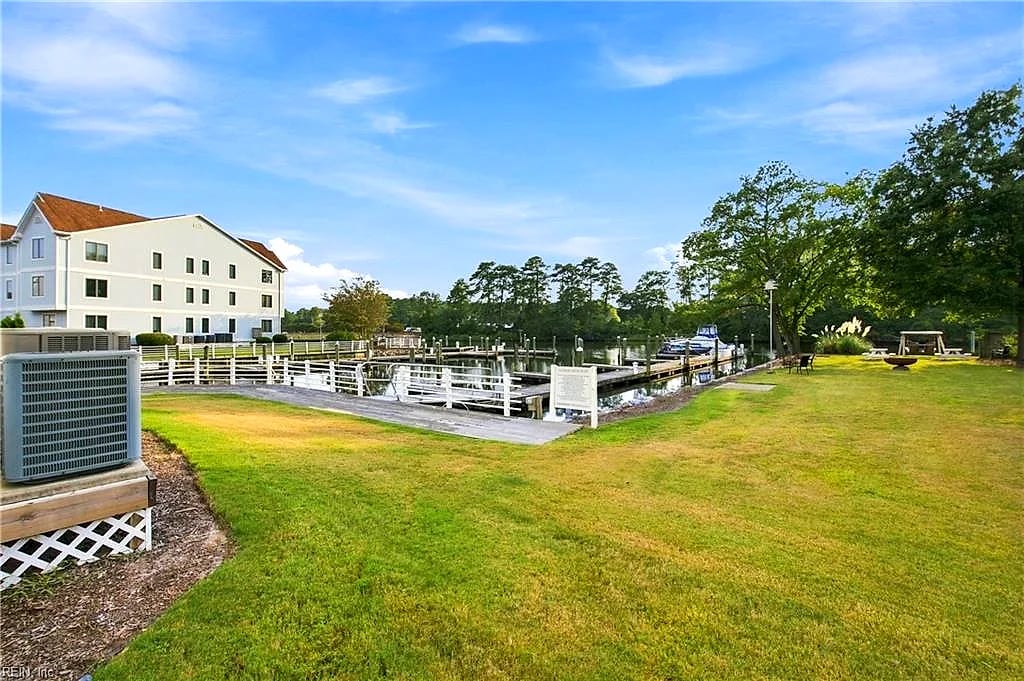 5 Harbor Watch DR #405, CHESAPEAKE VA 23320