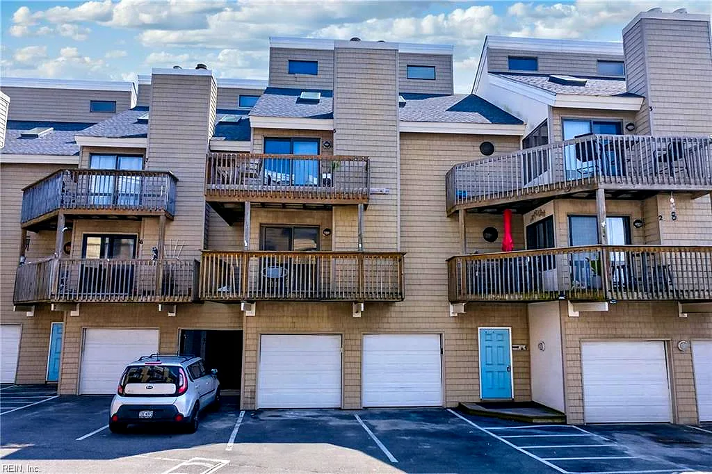 3226 E Ocean View AVE #5, Norfolk — 2 bed Residential, 1,200 sqft