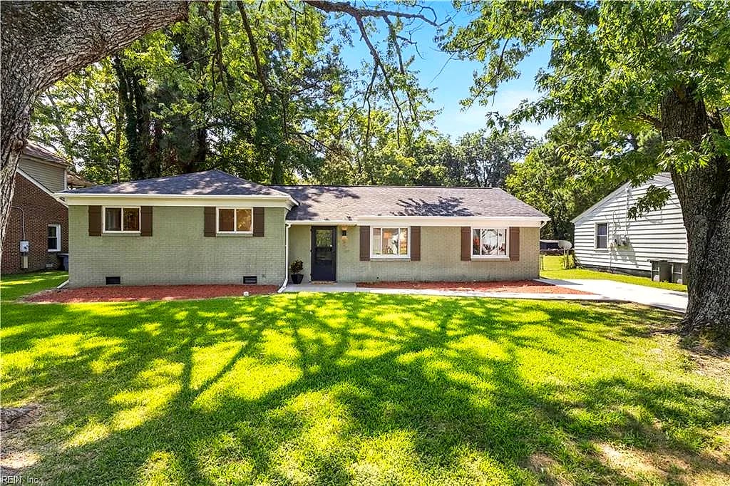 5 Pine LN, HAMPTON VA 23664