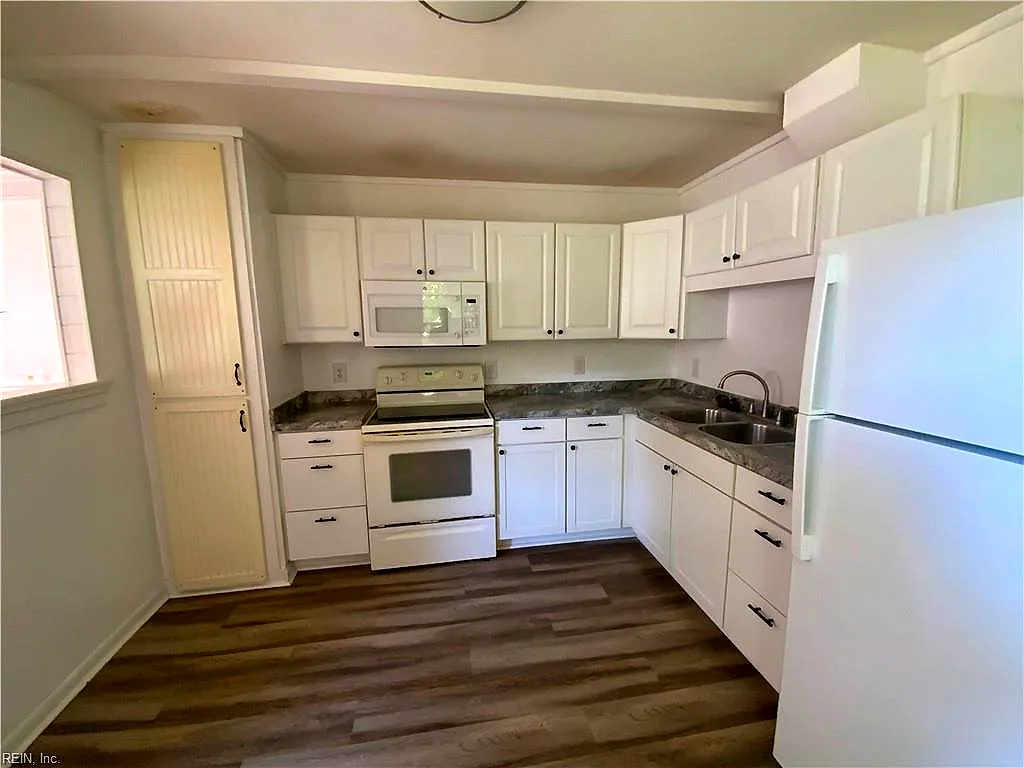 35 Phelps CIR, HAMPTON VA 23663