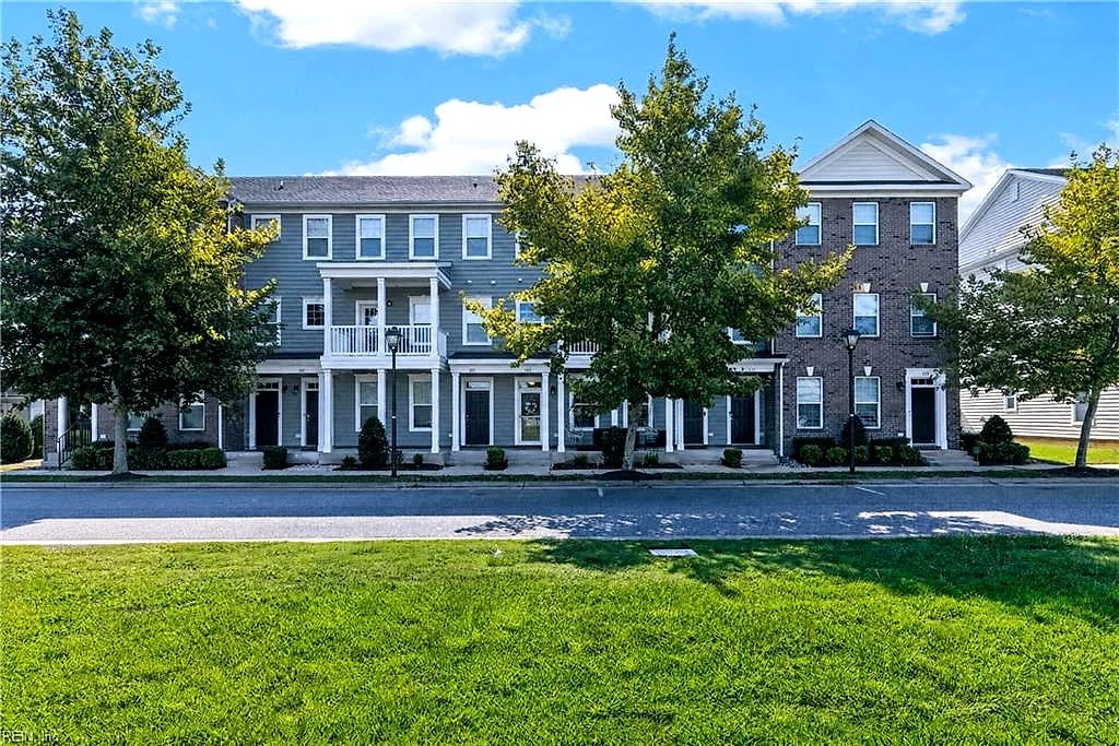 309 Waterside DR #37, HAMPTON VA 23666