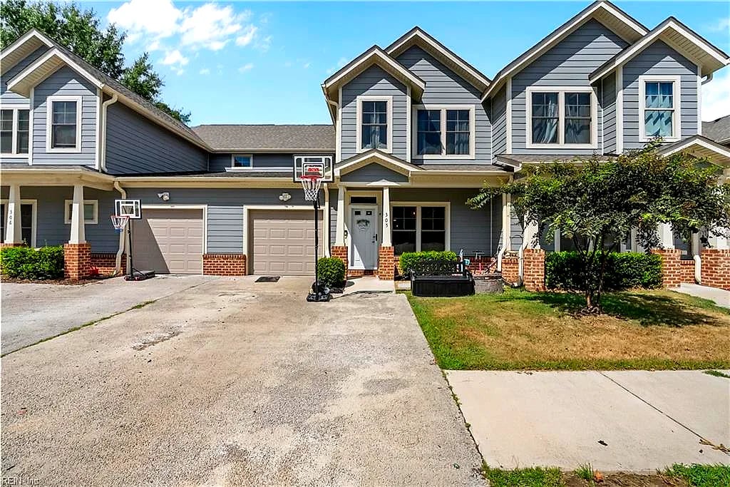 200 Seasons CIR #305, Suffolk — 4 bed Residential, 2,030 sqft