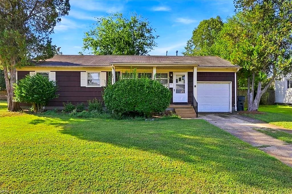 1819 Lightwood LN, NORFOLK VA 23518