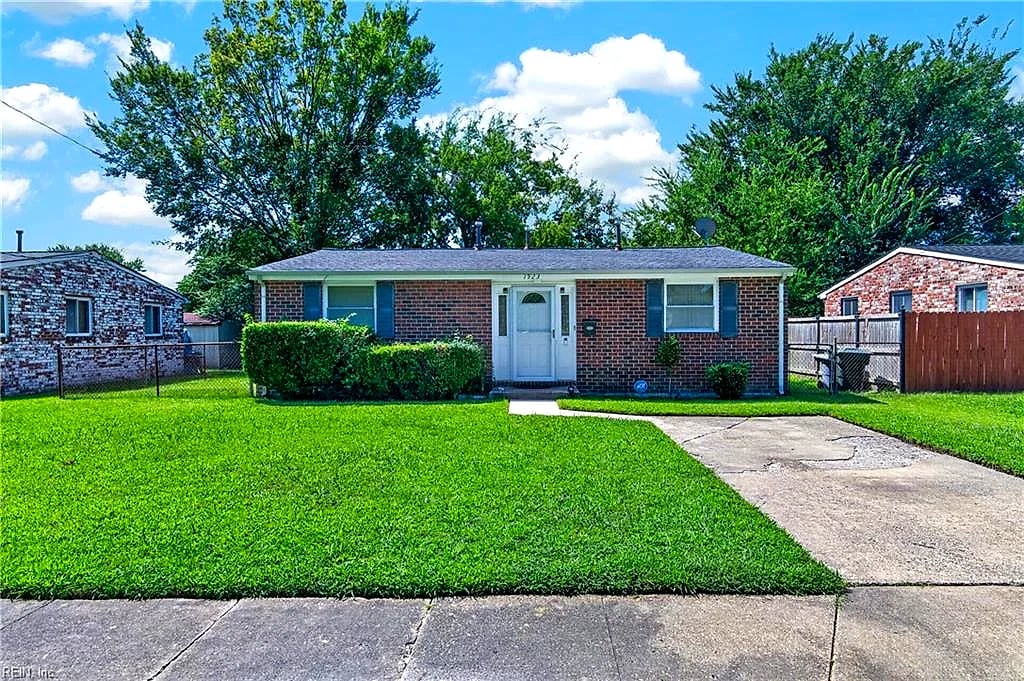 1923 McCulluch RD, HAMPTON VA 23663