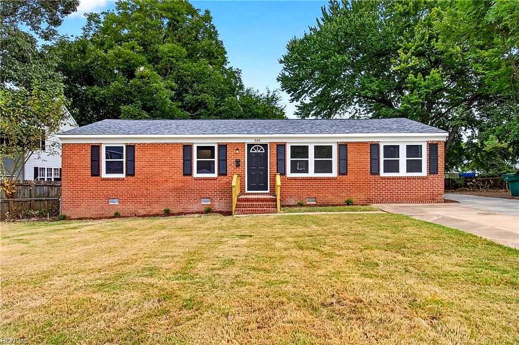 228 Colony RD, NEWPORT NEWS VA 23602