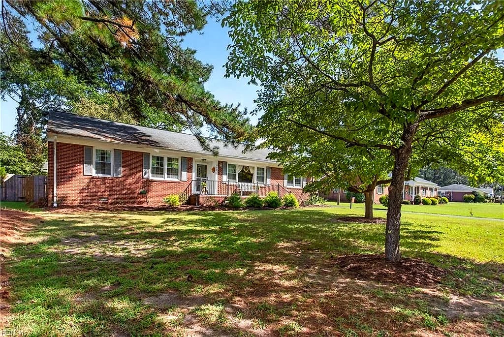 302 Jordan DR, SMITHFIELD VA 23430