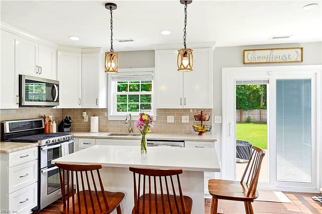 712 Woodcott DR, CHESAPEAKE VA 23322
