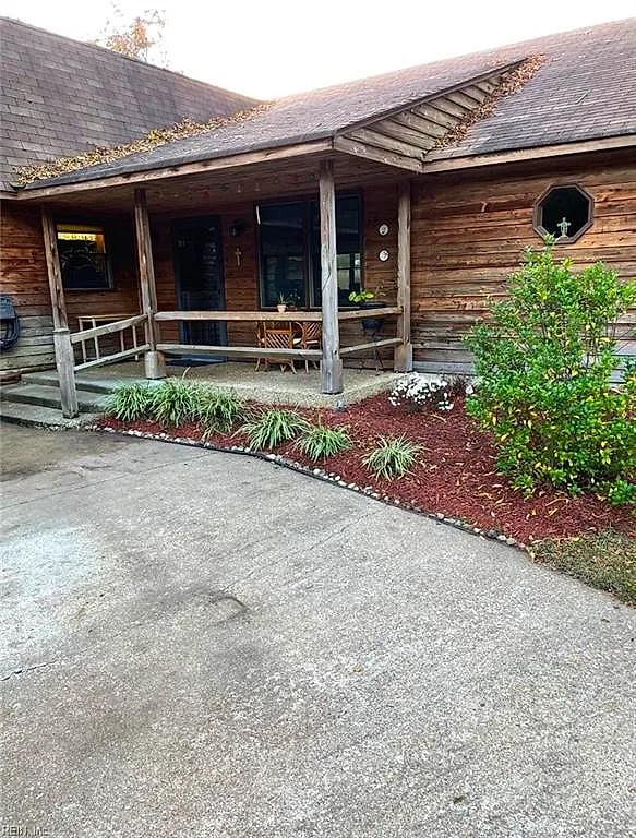 212 Sparrow RD, CHESAPEAKE VA 23325