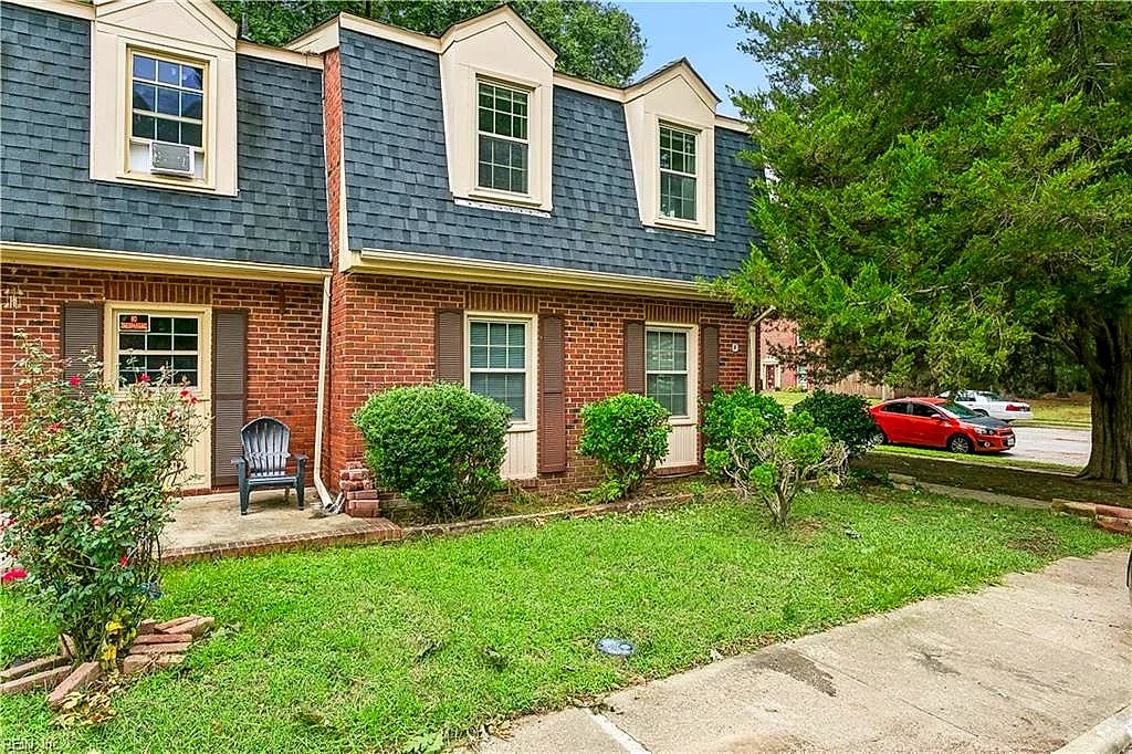 391 Circuit LN #F, NEWPORT NEWS VA 23608