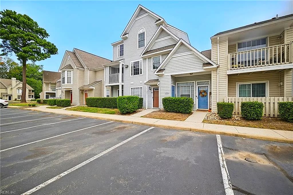 1032 Pebblewood Dr, Virginia Beach, VA