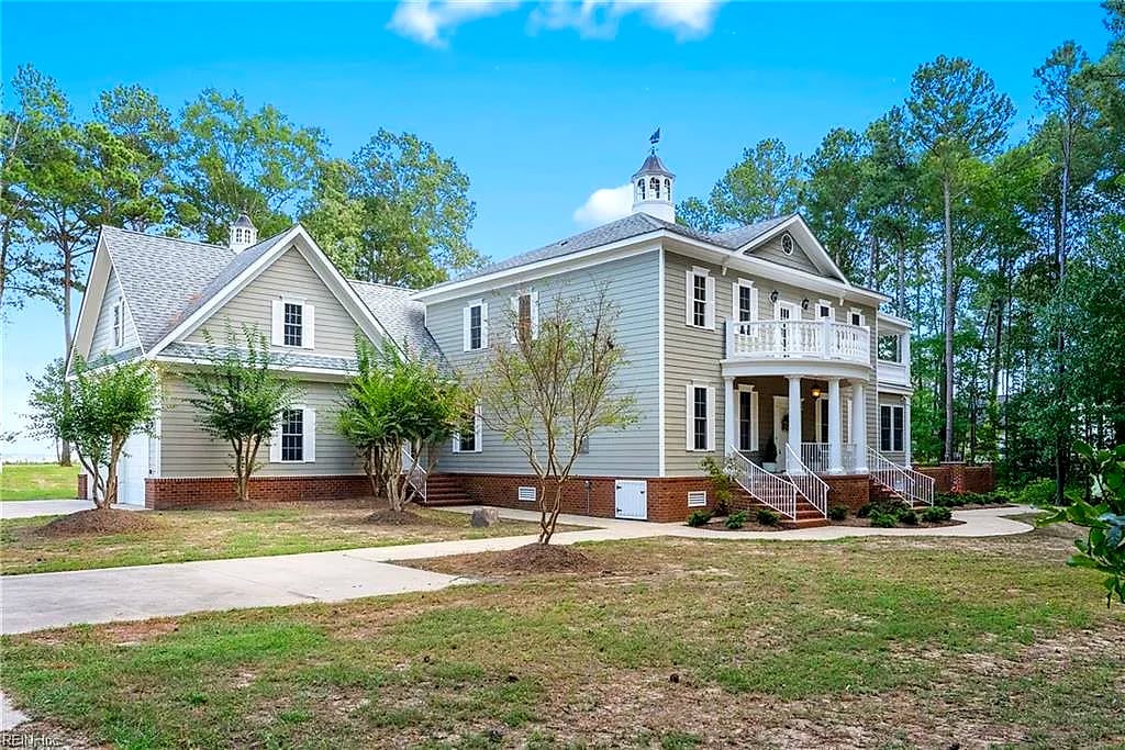 411 Lawnes Neck DR, SMITHFIELD VA 23430
