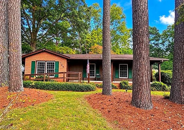 105 Riverside DR, YORKTOWN VA 23692