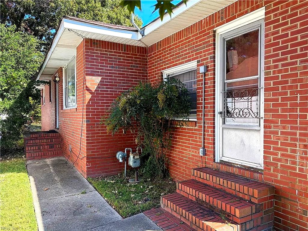 214 W Government AVE, NORFOLK VA 23503