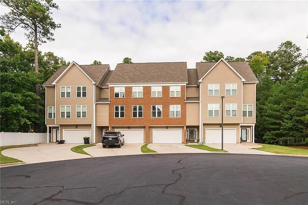 935 Eastfield Ln, Newport News, VA
