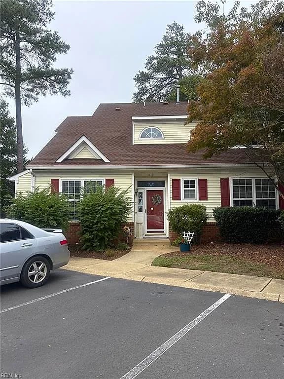 819 Oak Springs Ct, Newport News, VA