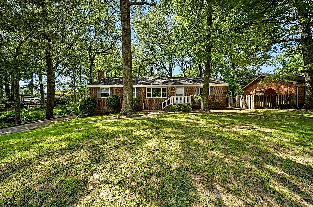 2168 Armada DR E, CHESAPEAKE VA 23321