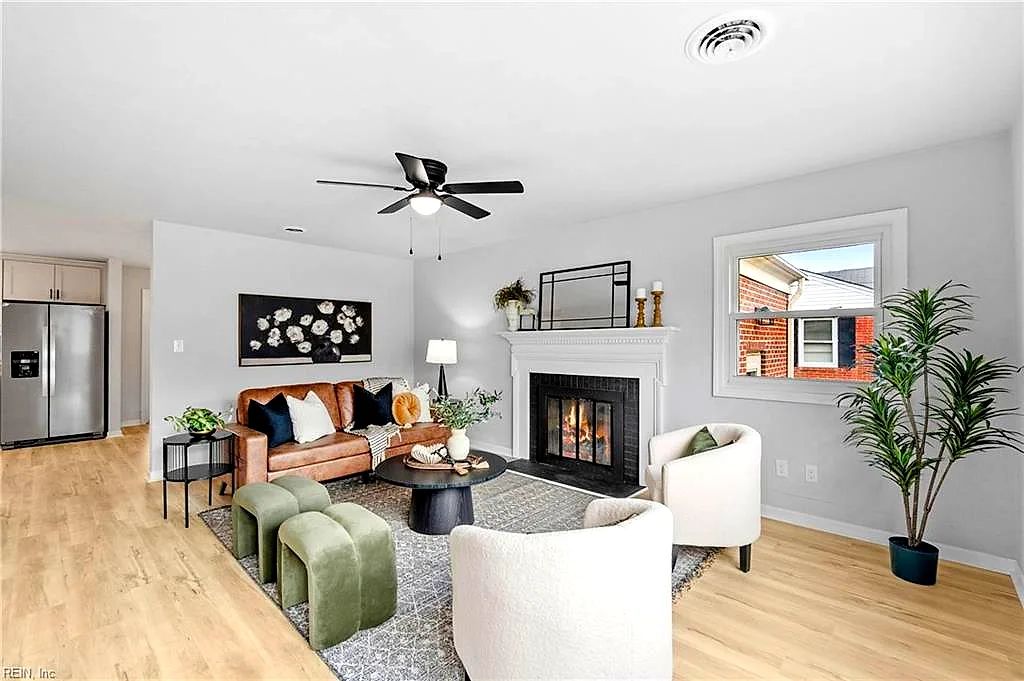 8 Lakewood Dr, Hampton, VA