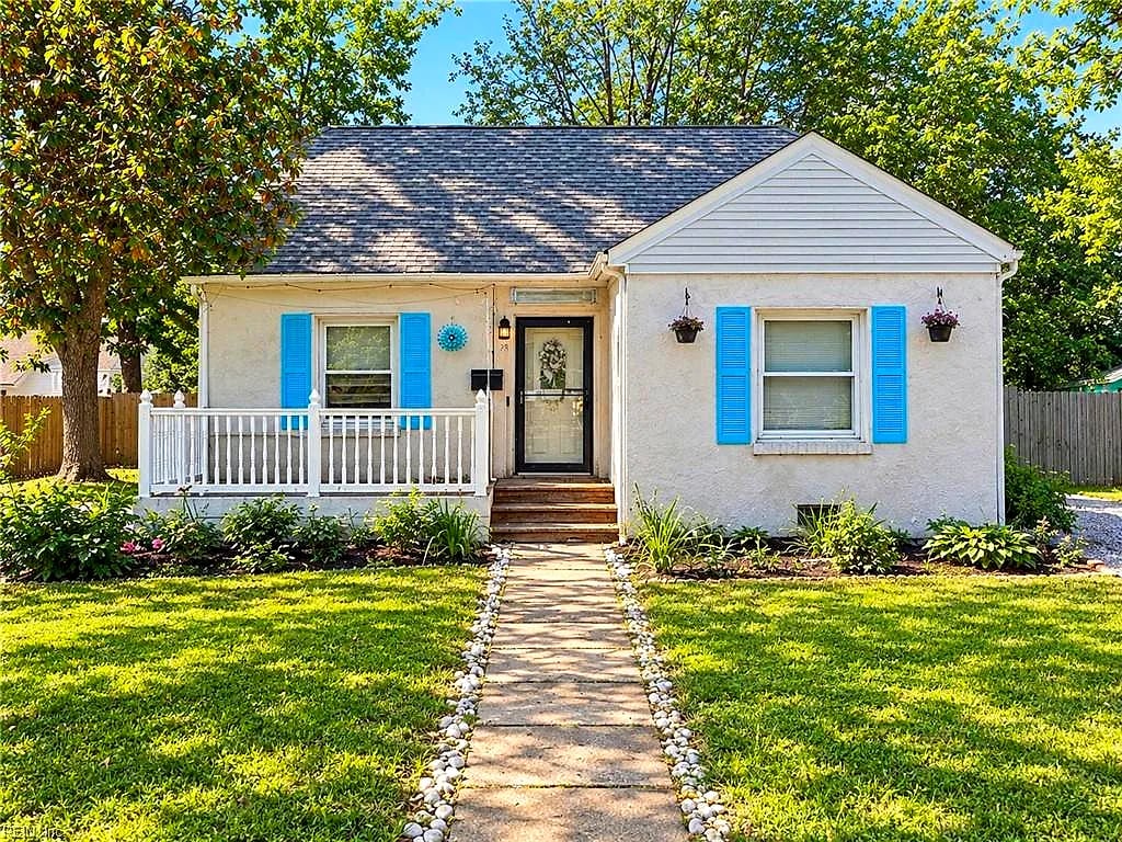 8 Clover ST, HAMPTON VA 23669
