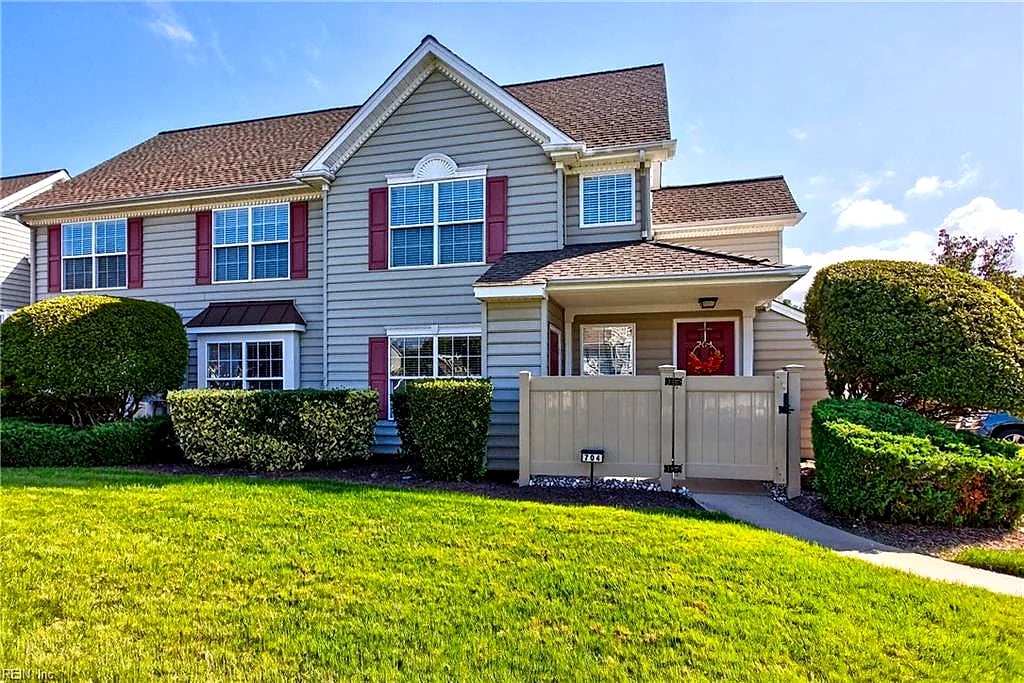704 Lakeside Dr, Suffolk, VA