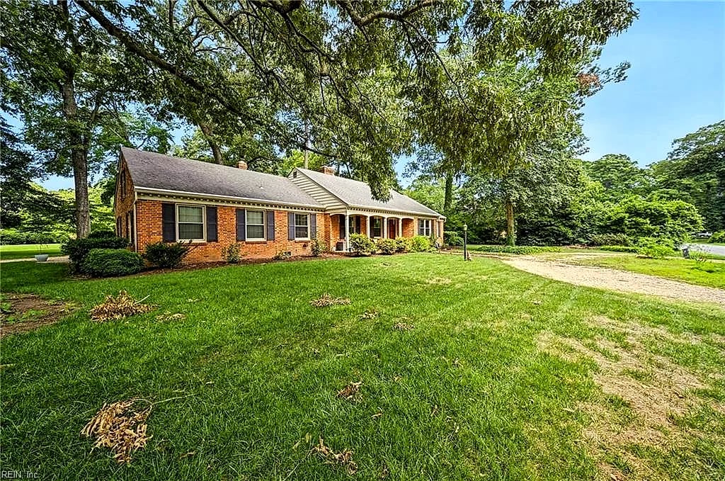 4348 Thoroughgood DR, Virginia Beach — 4 bed Residential, 2,869 sqft