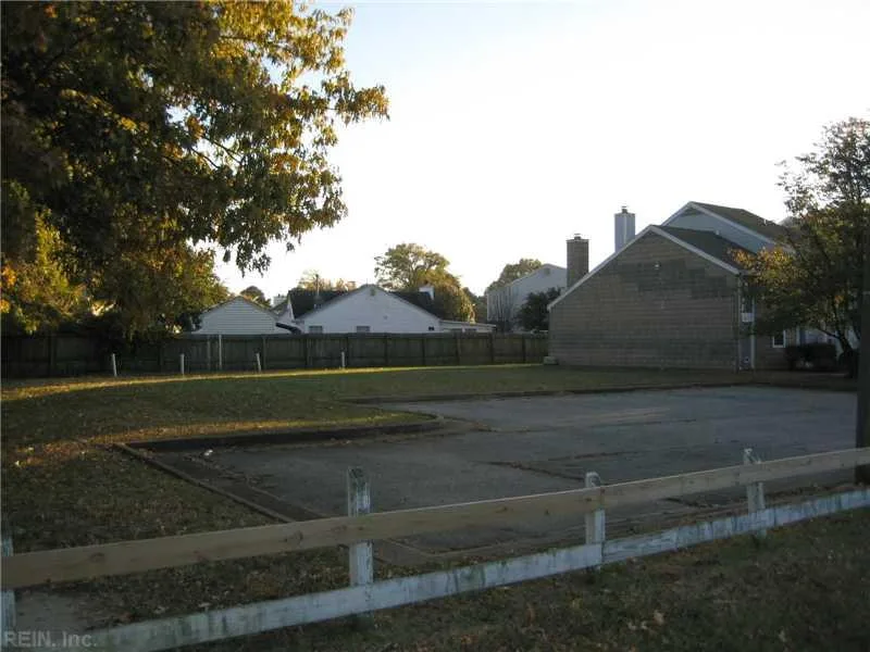1320 76th Street, Newport News — Land and Farms