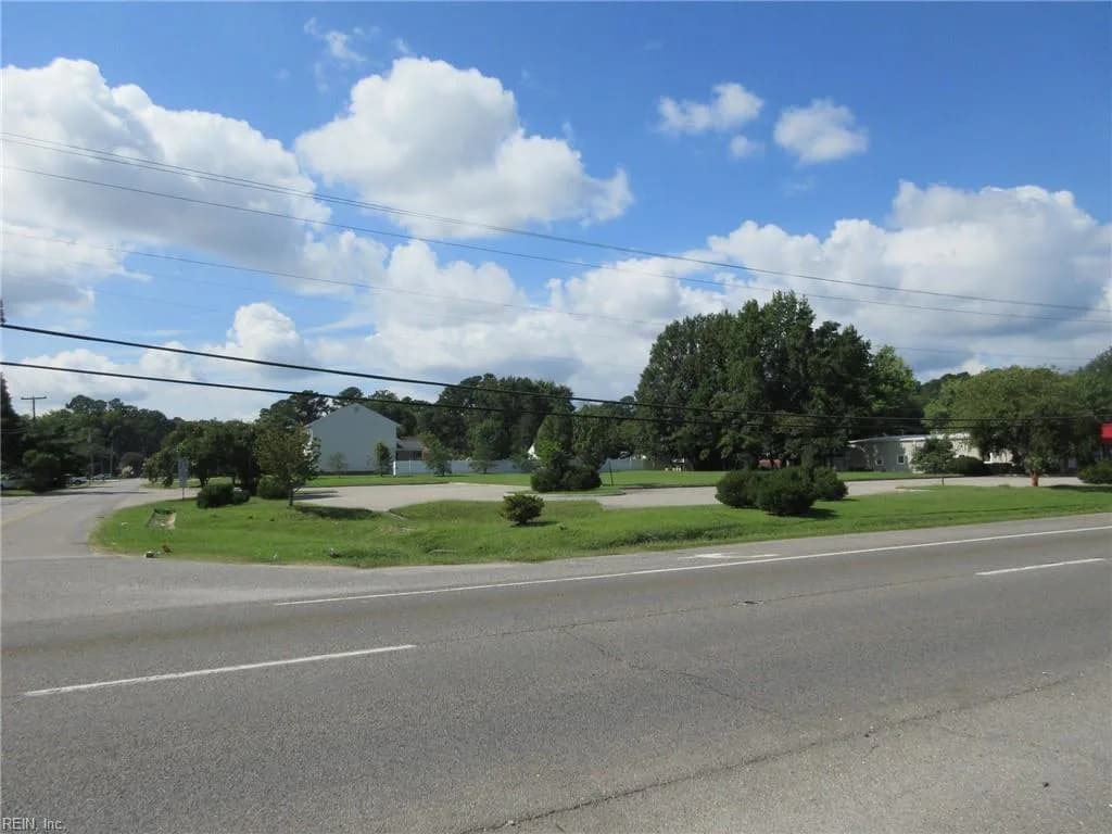 2019 George Washington Memorial Highway, Yorktown VA 23693 - Photo 4
