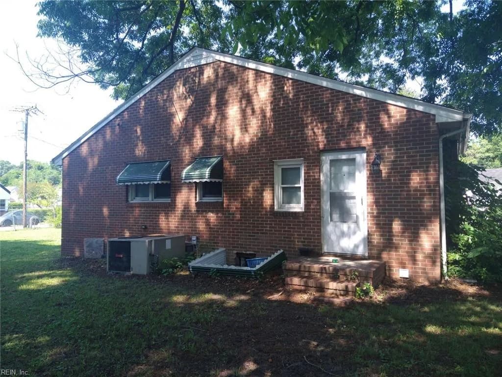 212 Saint James Avenue, Suffolk VA 23434 - Photo 3