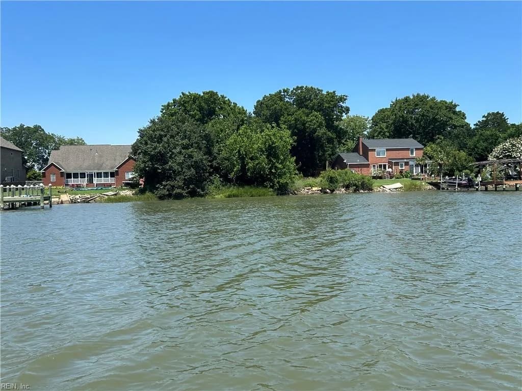 17 Seaview Drive, Hampton VA 23664 - Main photo