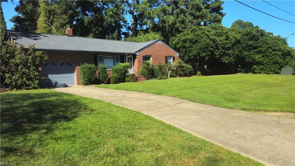 2220 N Lakeside Drive, Virginia Beach VA 23454 - Main photo