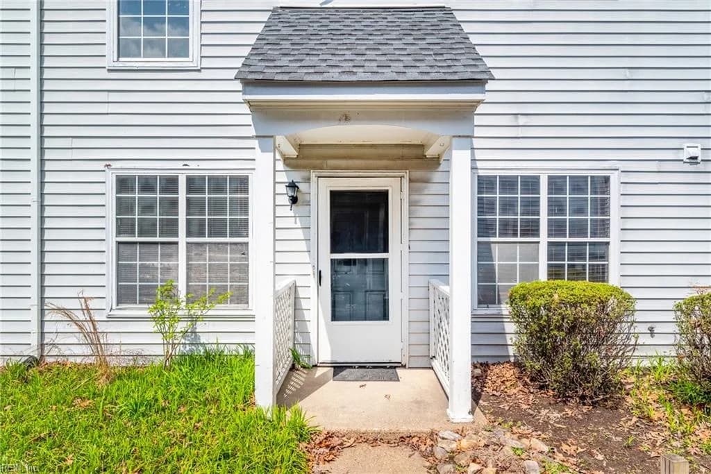 364 Thorncliff Drive, Newport News VA 23608 - Main photo