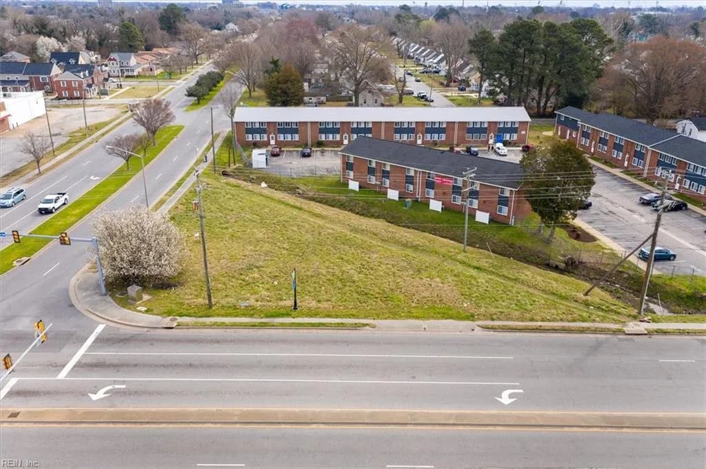 50 Settlers Landing RD, HAMPTON VA 23669 - Photo 4