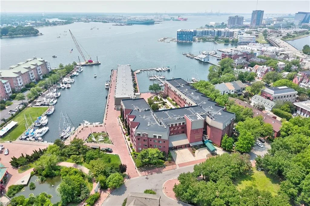 255 College XRS #55, Norfolk — 2 bed Residential, 1,390 sqft
