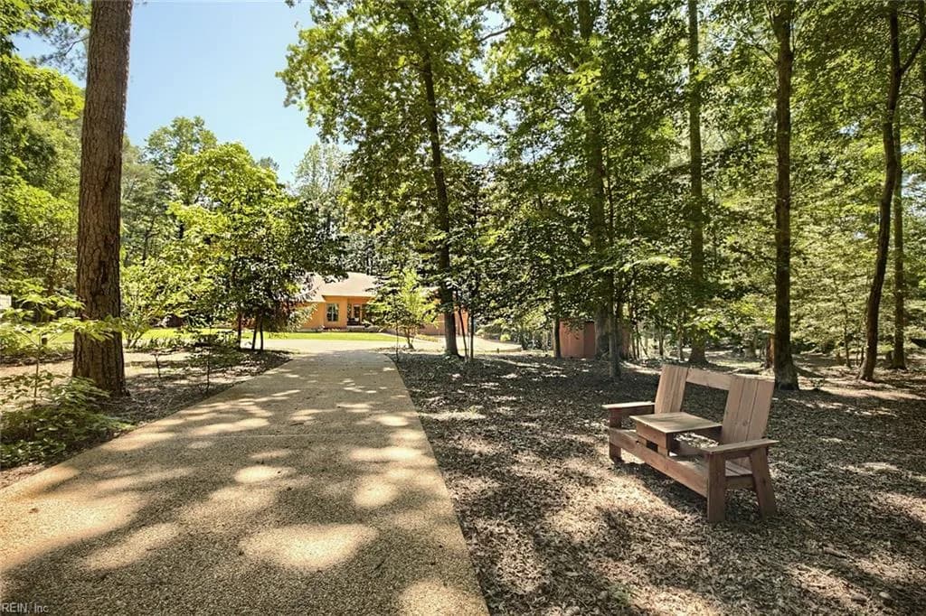 10114 New Hope CT, GLOUCESTER VA 23061 - Photo 4