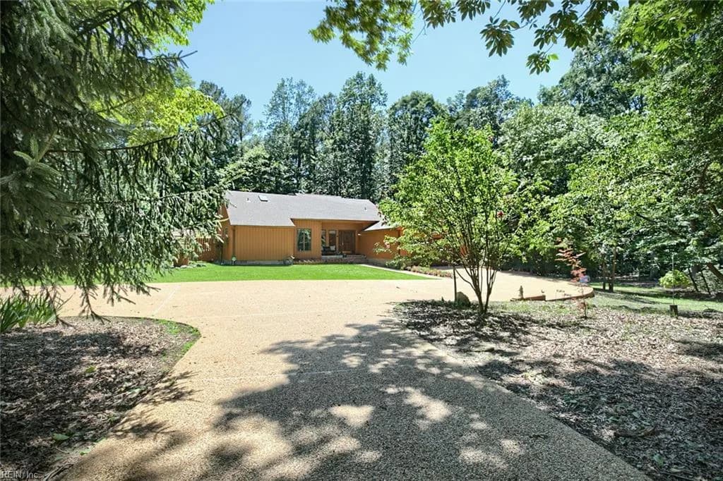10114 New Hope CT, GLOUCESTER VA 23061 - Photo 5