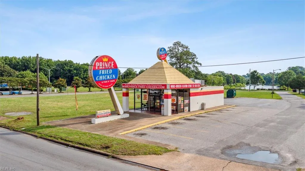 3332 Victory BLVD, PORTSMOUTH VA 23701