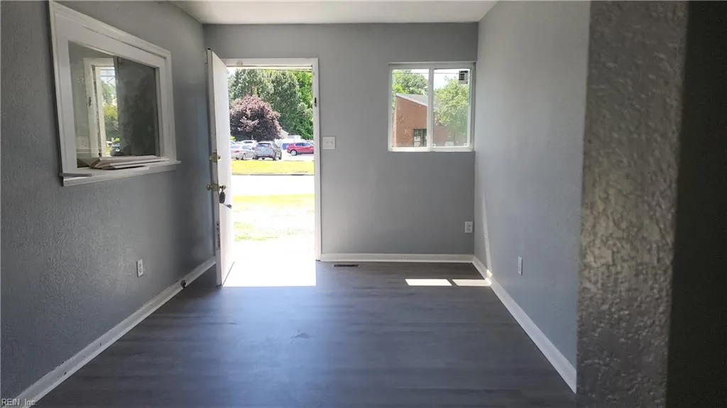 8104 Roanoke ST, NEWPORTNEWS VA 23605 - Photo 3