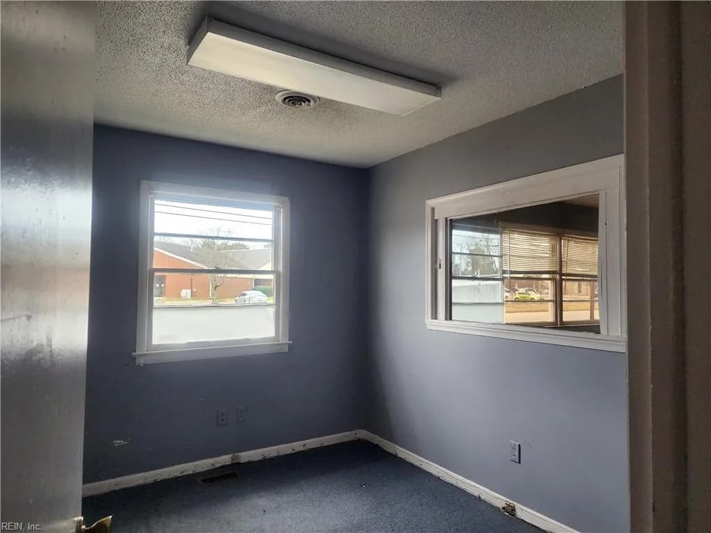 8104 Roanoke ST, NEWPORTNEWS VA 23605 - Photo 4