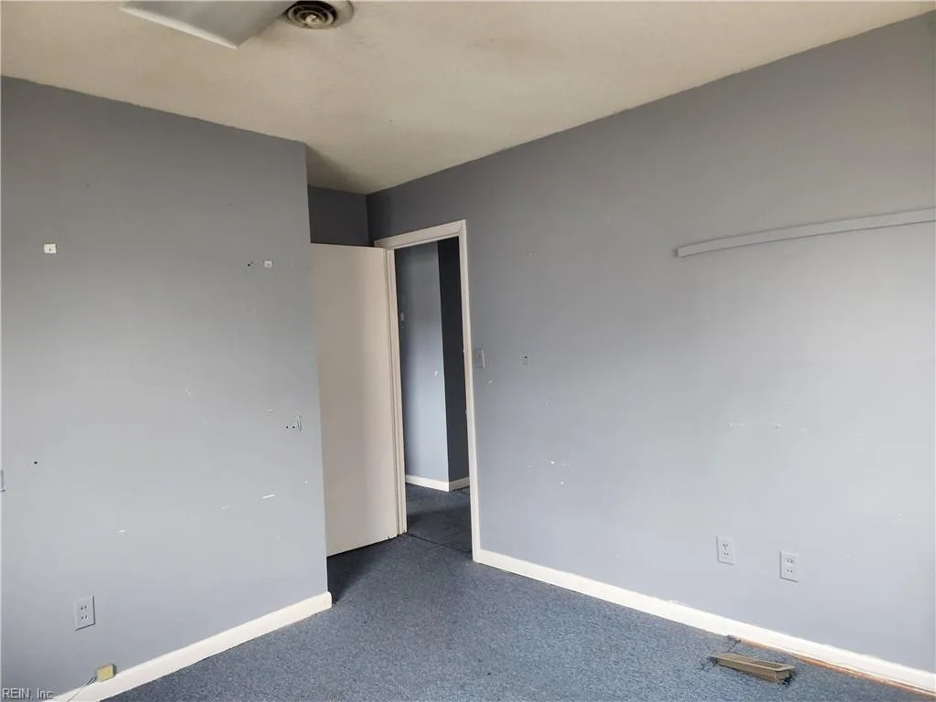8104 Roanoke ST, NEWPORTNEWS VA 23605 - Photo 5