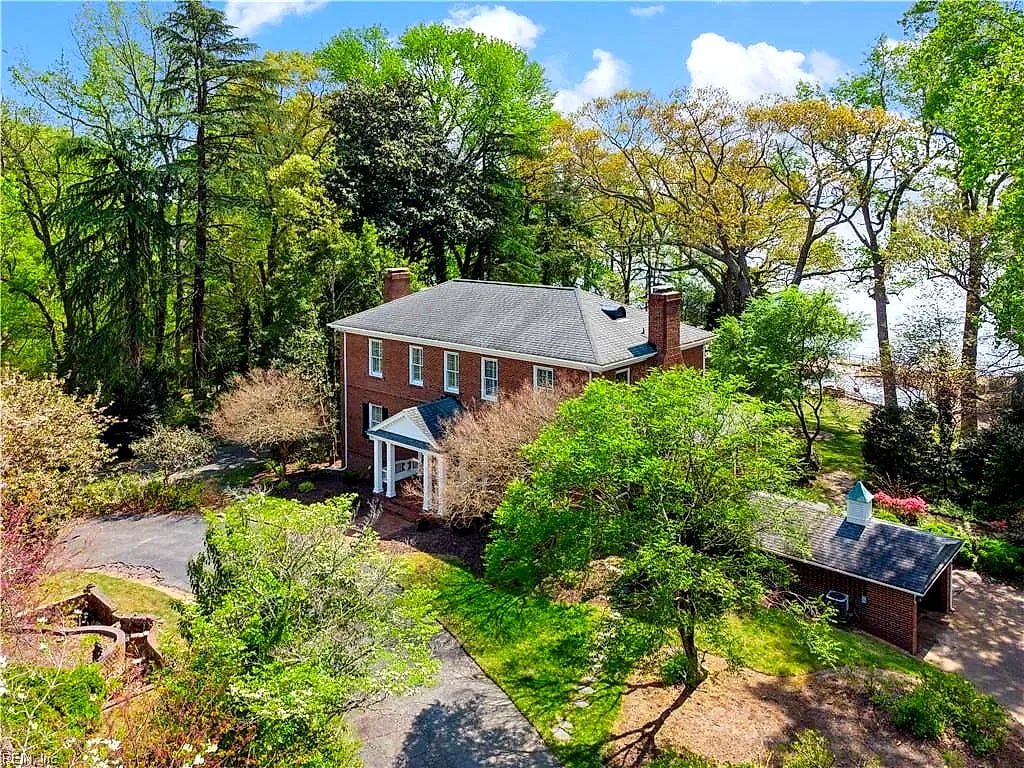 601 Riverside DR, NEWPORTNEWS VA 23606