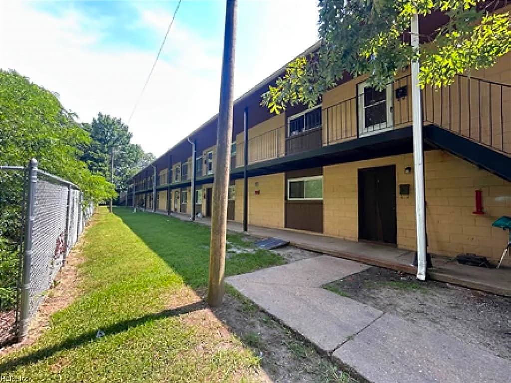 600 74th ST #12, NEWPORT NEWS VA 23605 - Photo 4
