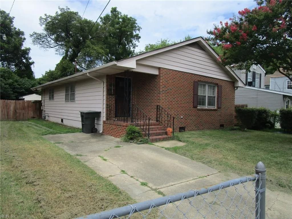 358 Lincoln ST, HAMPTON VA 23669 - Photo 2