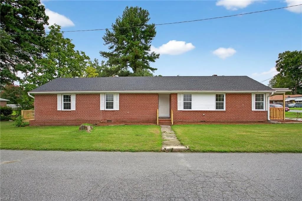 200 Maple ST, Suffolk — 5 bed Residential, 1,518 sqft