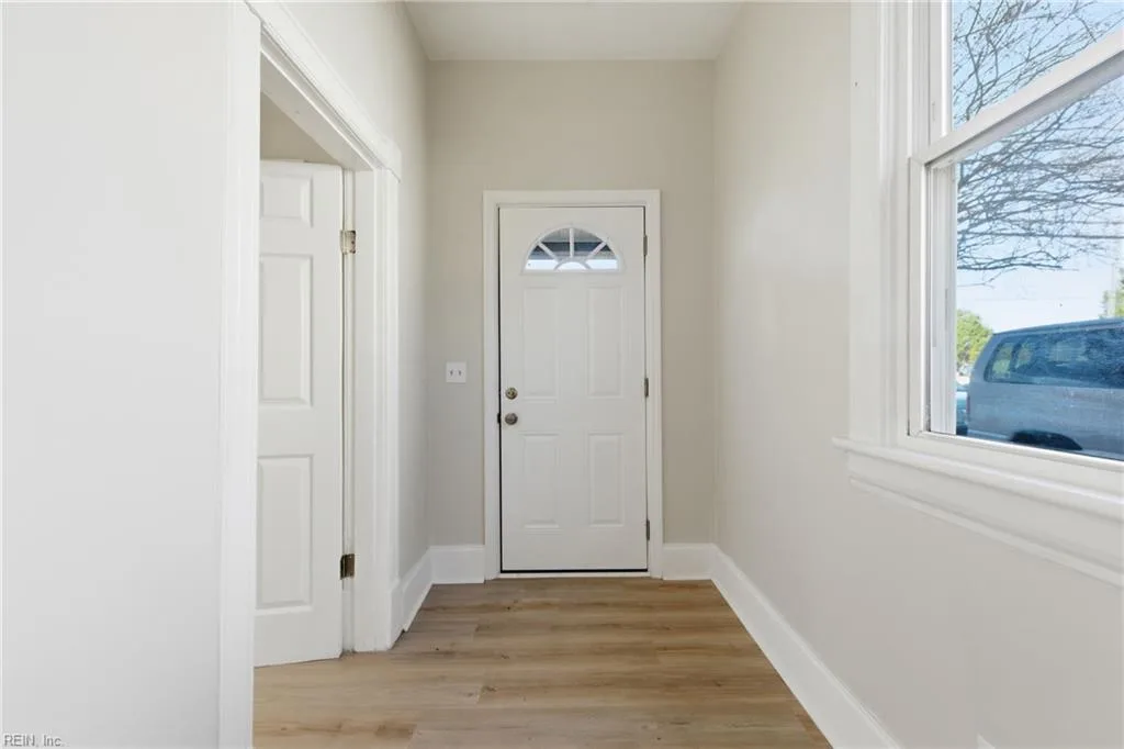 1002 E Pembroke AVE, HAMPTON VA 23669 - Photo 4