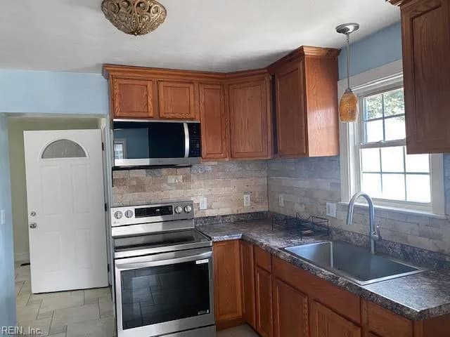 18 N Colin DR, PORTSMOUTH VA 23701 - Photo 4