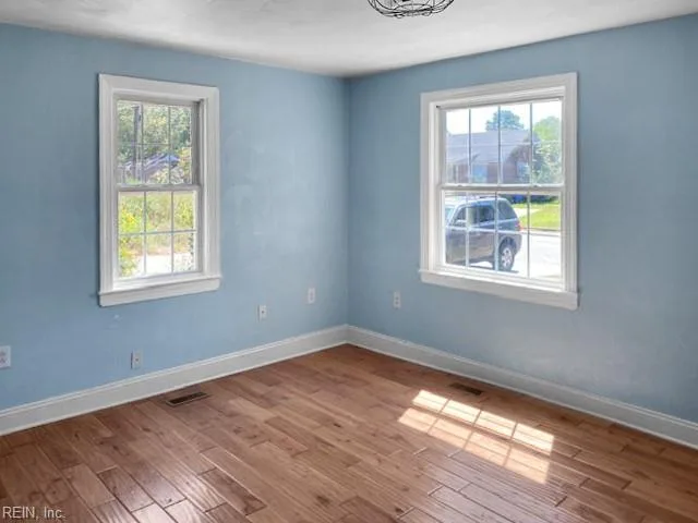 18 N Colin DR, PORTSMOUTH VA 23701 - Photo 5