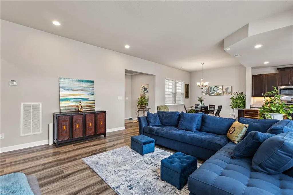 1009 Paragon WAY #B, Suffolk — 3 bed Residential, 1,924 sqft